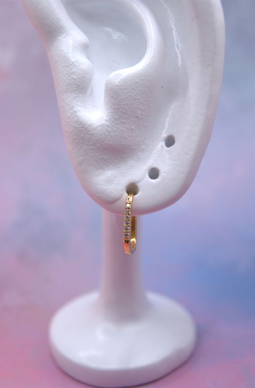 Side Sparkle Huggie Øredobber