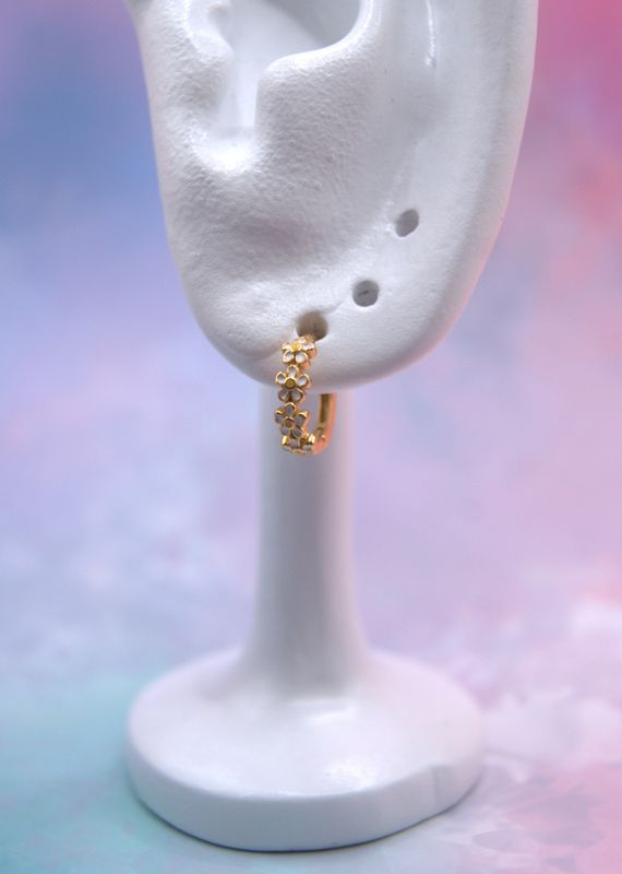 Floral Huggie Øredobber