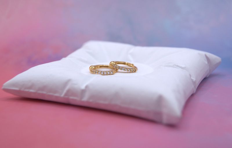 Crystal Bead Huggie Øredobber